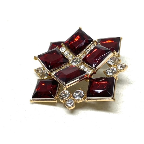 Large Avon red rhinestone brooch—2014 collection - Picture 2 of 6